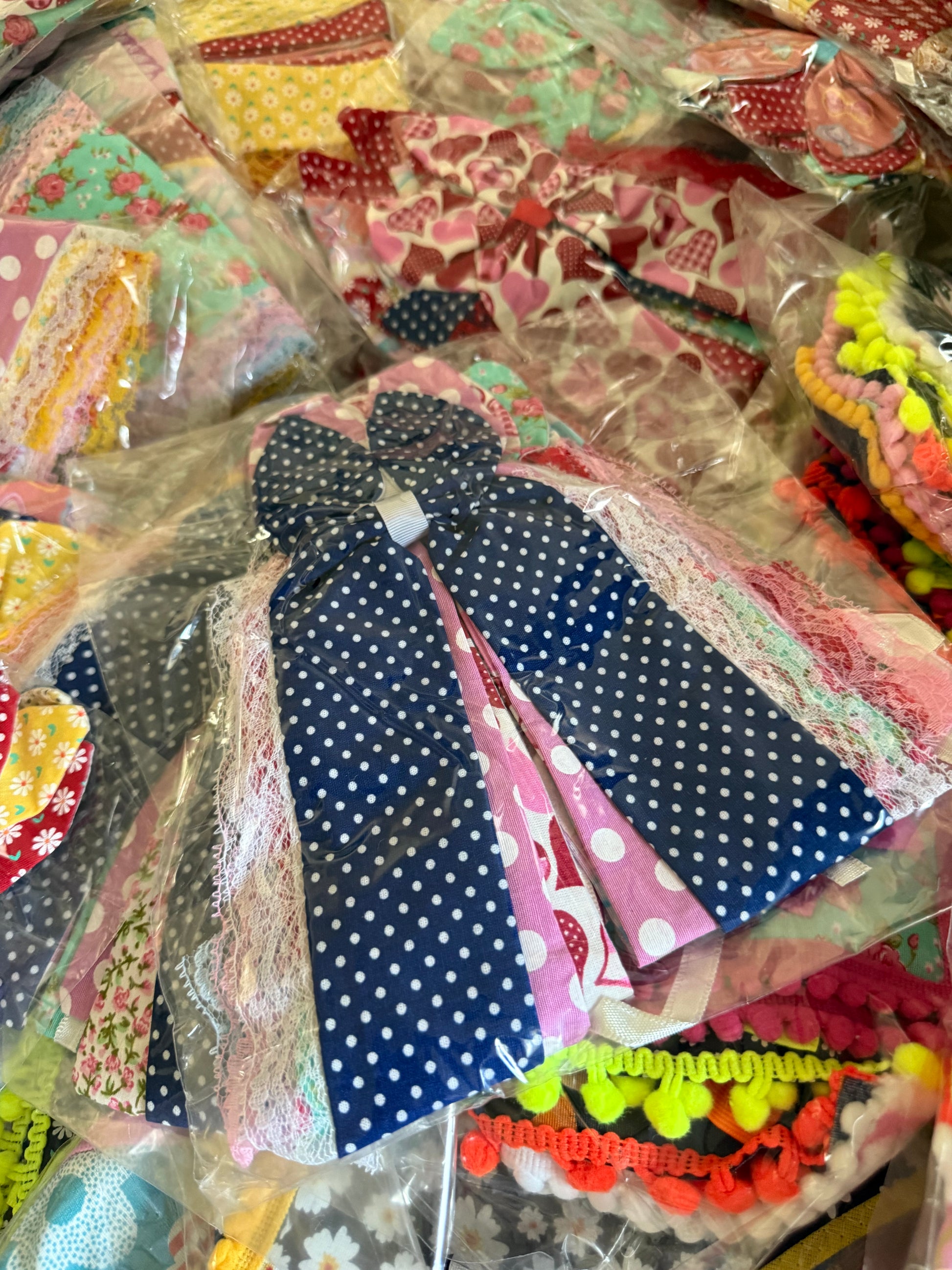 Lace neckwear for girls