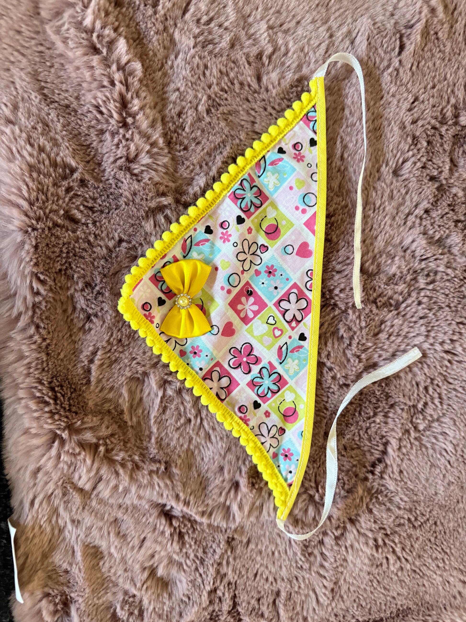 Bandana with trim