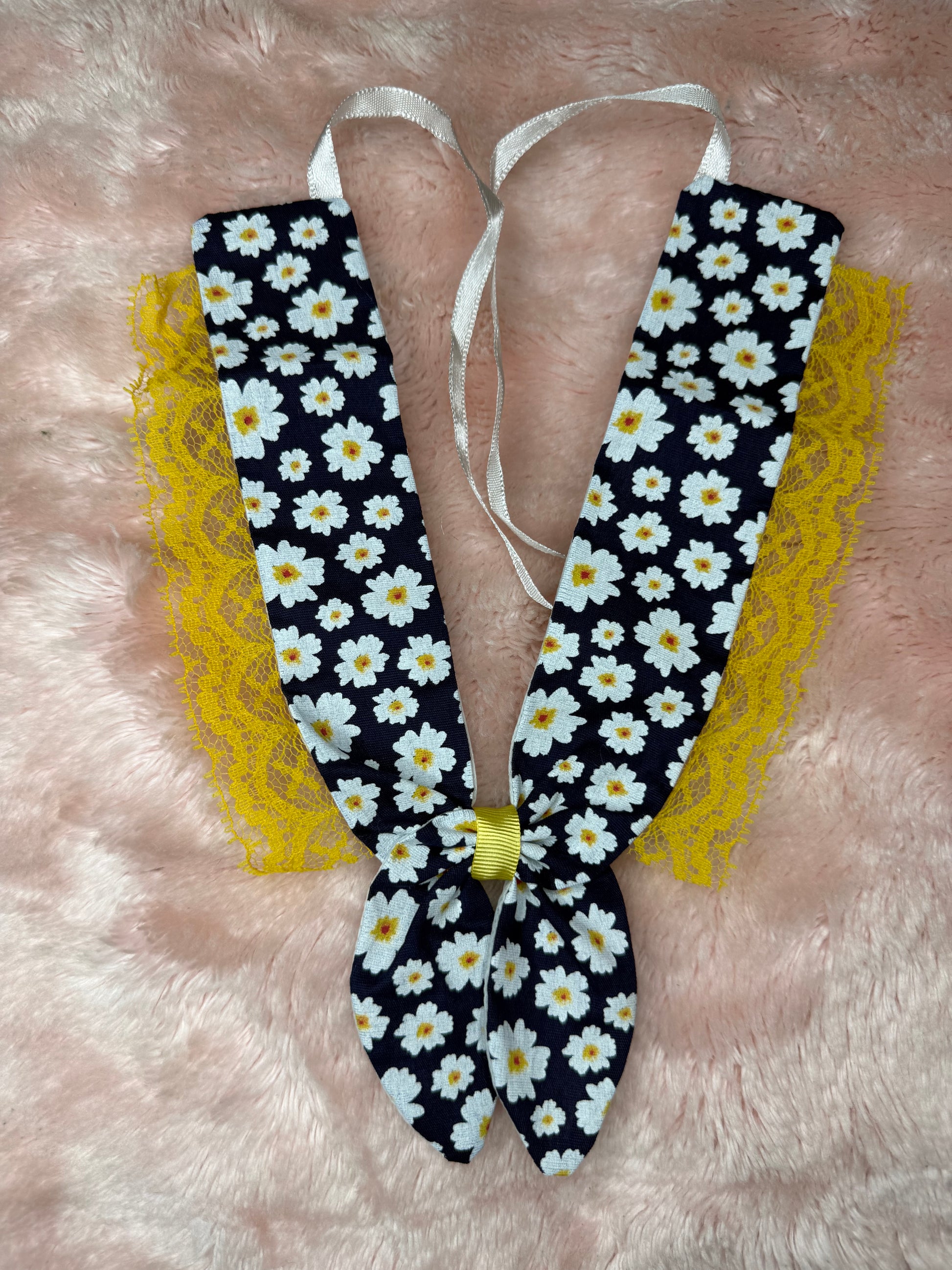 Lace neckwear for girls