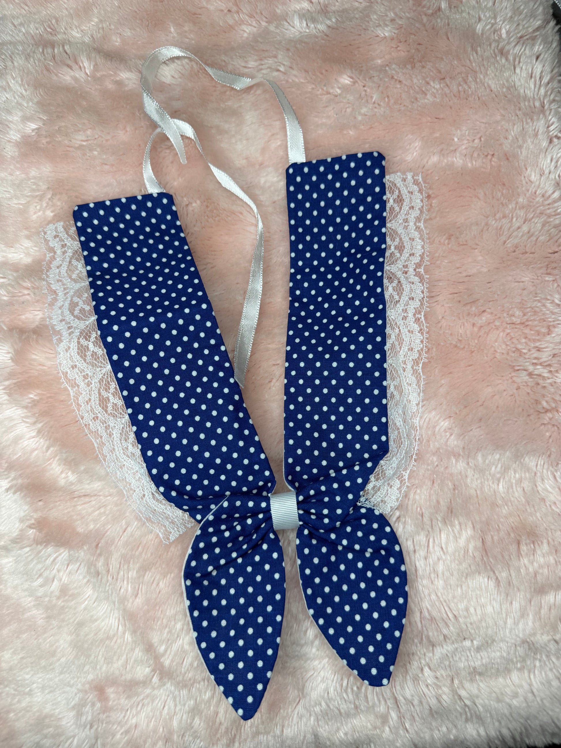 Lace neckwear for girls